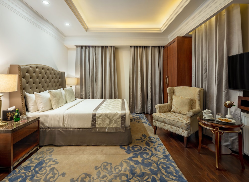Family Suite, Multiple Beds, Non Smoking, Mountain View photo 2