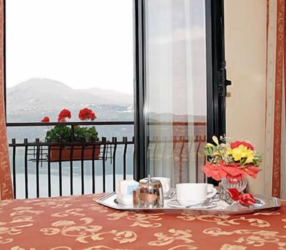 Superior Double Room, Lake View - Photo 9