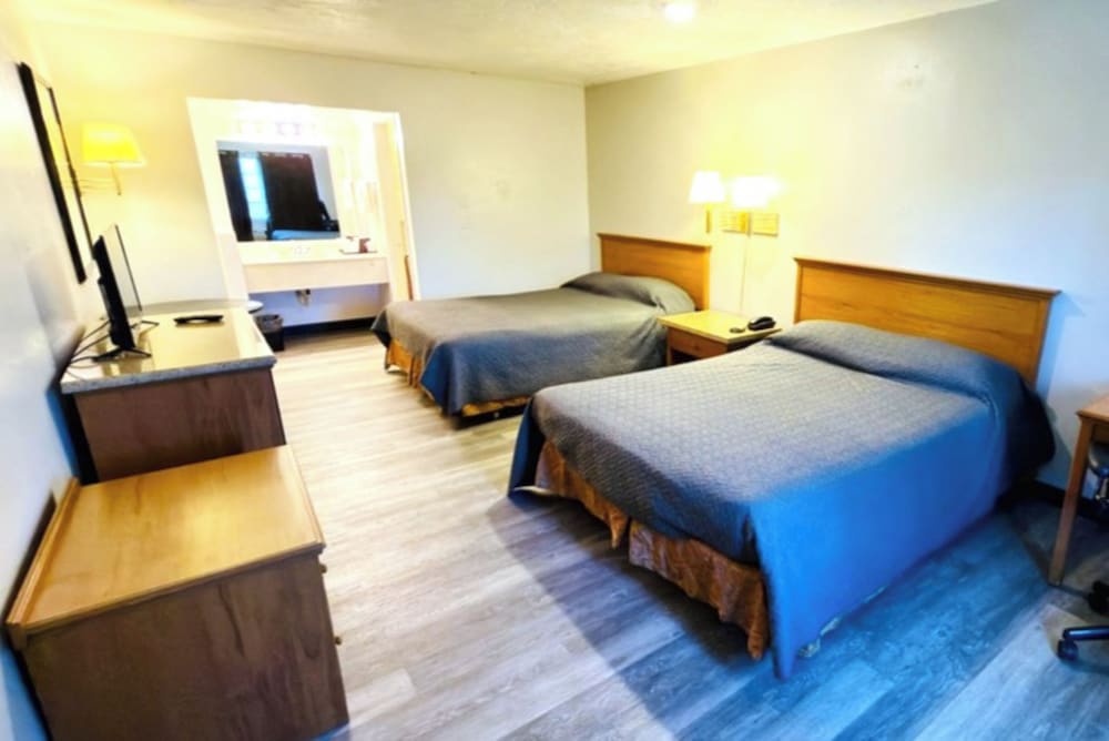 Room, 2 Queen Beds, Non Smoking photo 1