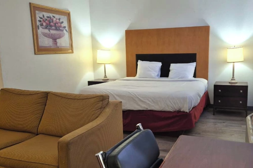Room, 1 King Bed, Non Smoking - Photo 3