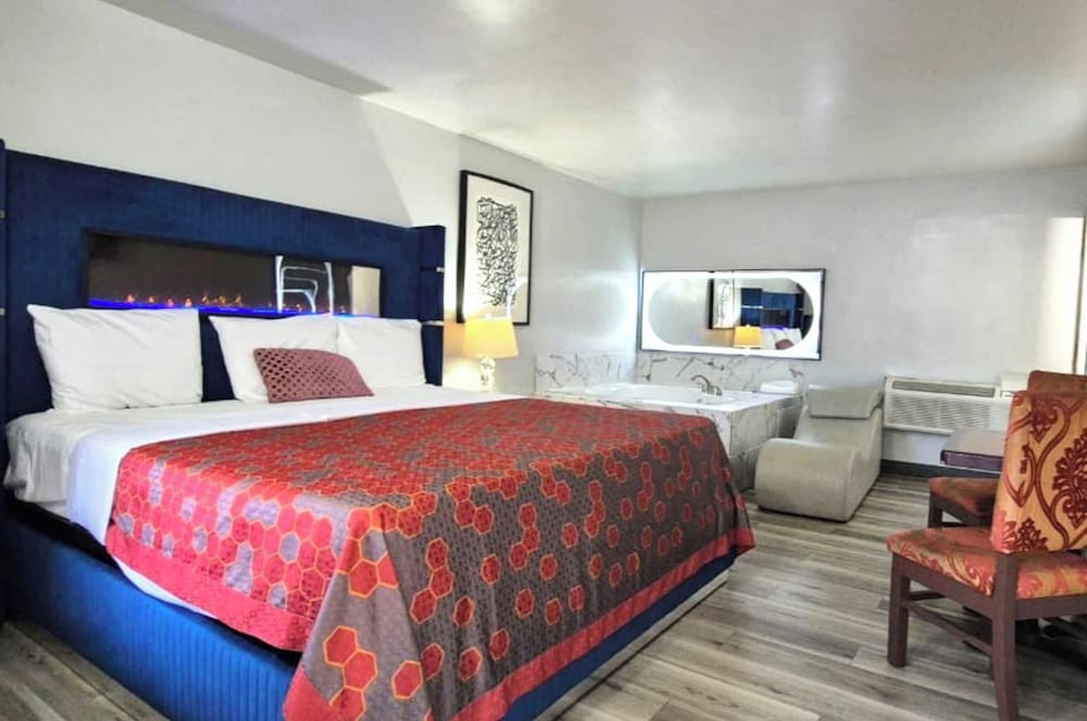 Jacuzzi Suite King Room - Photo 2