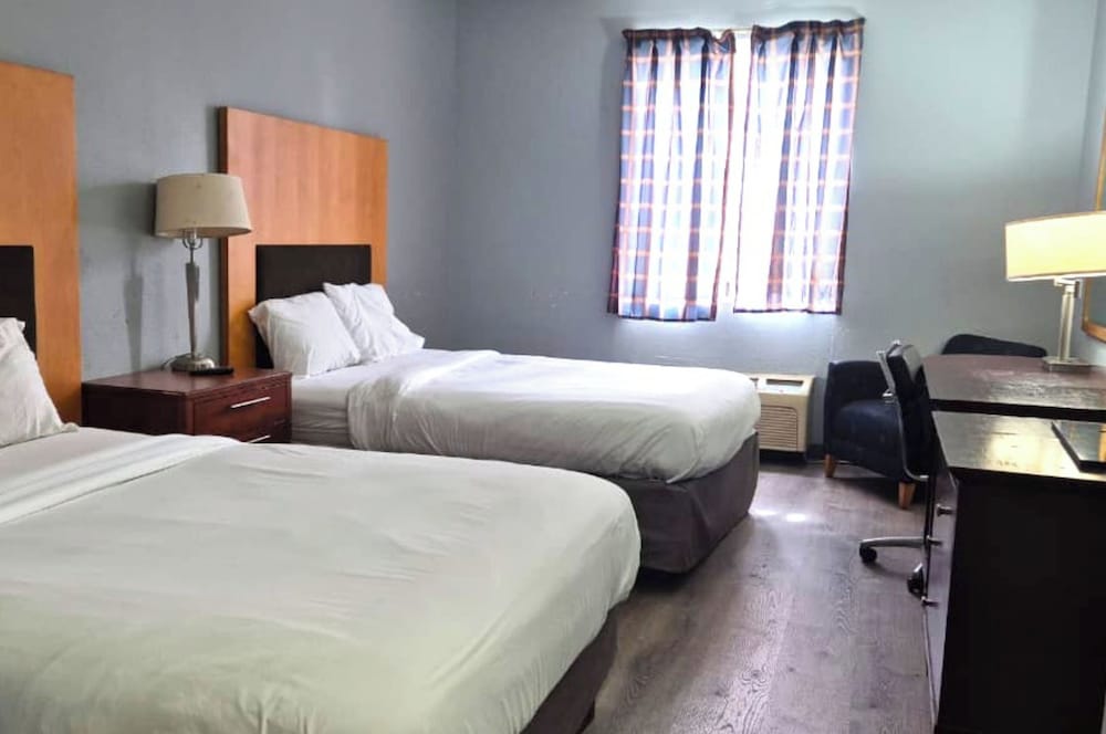 Room, 2 Queen Beds, Non Smoking - Photo 1