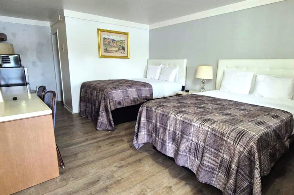 Room, 2 Queen Beds, Non Smoking - Photo 2