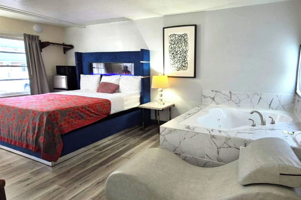 Jacuzzi Suite King Room - Photo 1