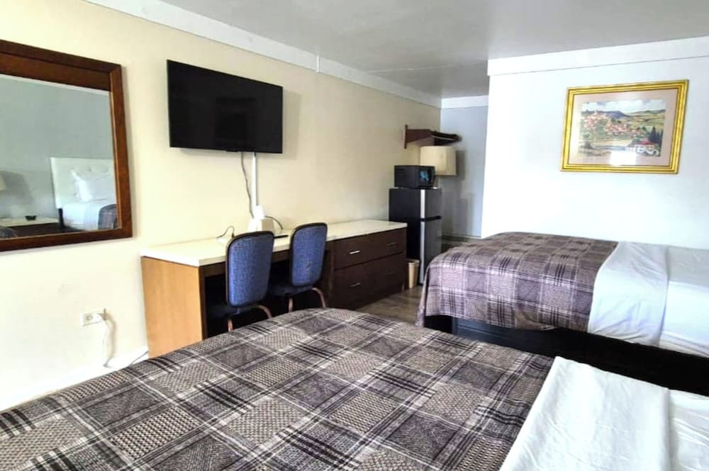 Room, 2 Queen Beds, Non Smoking - Photo 5