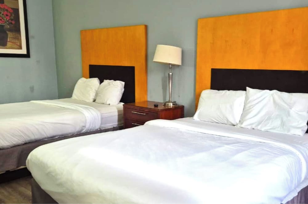 Room, 2 Queen Beds, Non Smoking - Photo 2