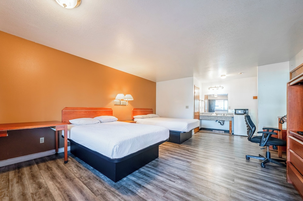 Room, 2 Queen Beds, Non Smoking