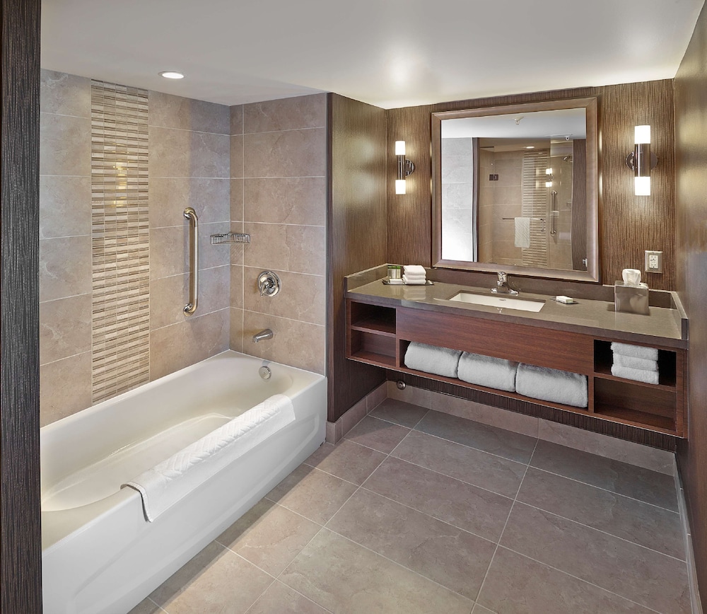 Presidential Suite, 1 King Bed thumbnail 6