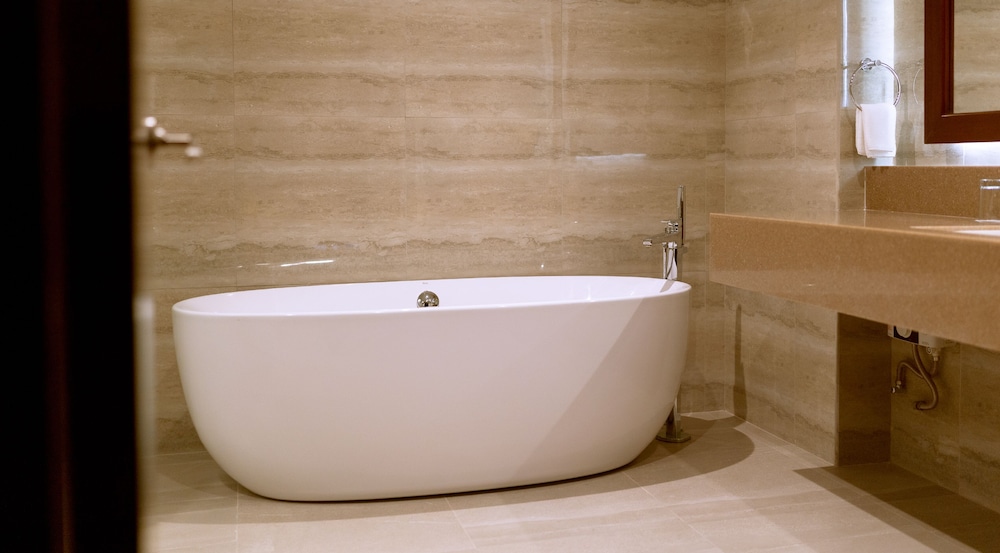 Executive Room, 1 King Bed, Bathtub - Photo 10