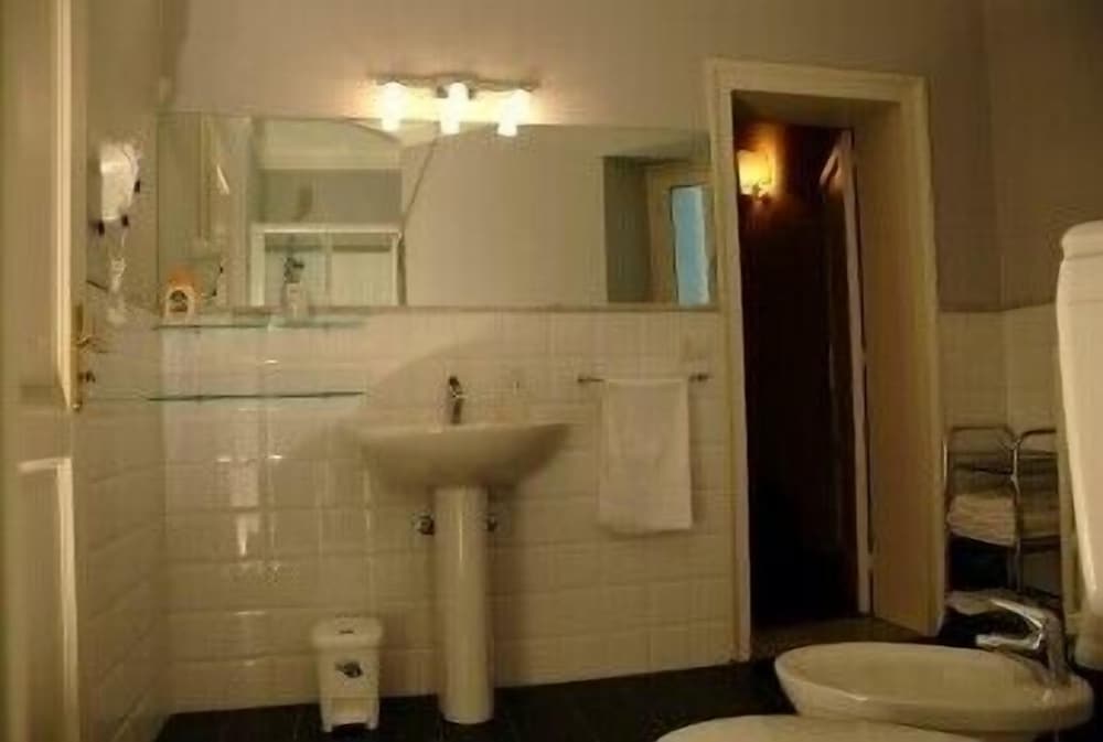 Quadruple Room - Photo 6
