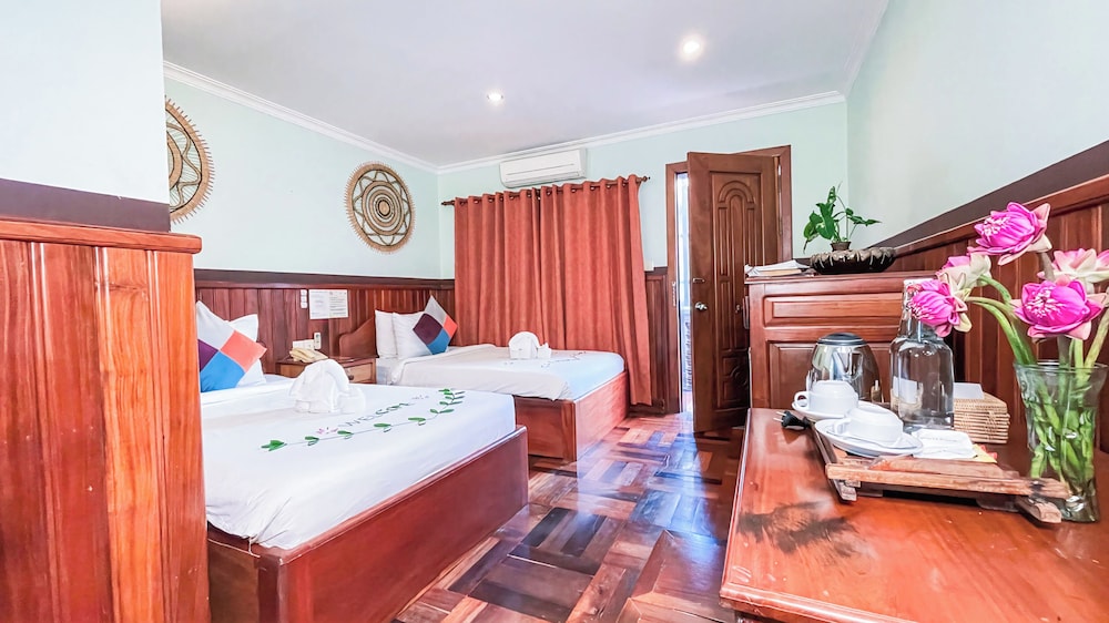Double or Twin with Balcony and Bathtub