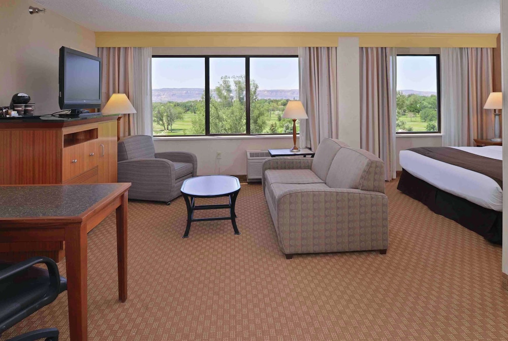 Junior Suite, 1 King Bed - Photo 5