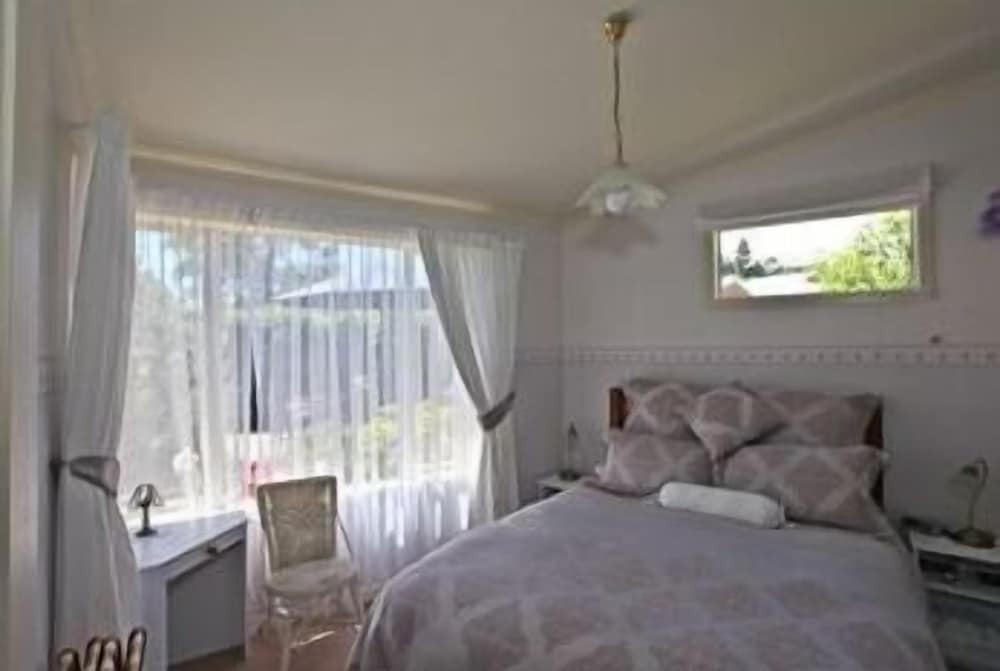 Lavender Queen - Free Wireless Internet + Full Breakfast photo 1