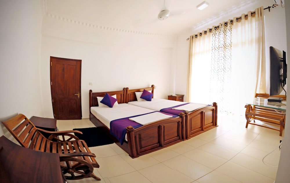 Deluxe Twin Room - Photo 13