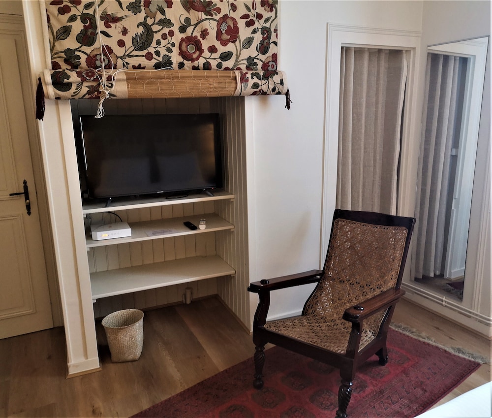 Deluxe Double Room, Ensuite (Bombay) photo 3