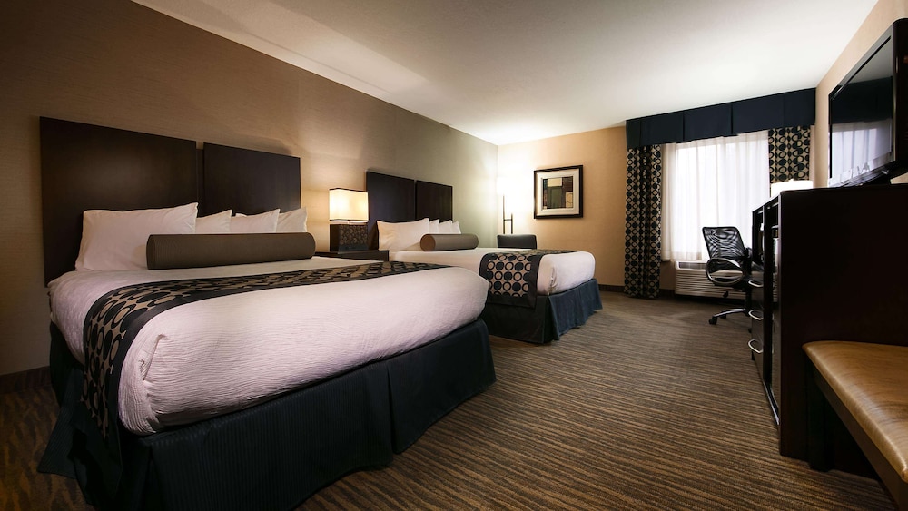Suite, 2 Queen Beds, Non Smoking, Refrigerator & Microwave (with Sofabed) - Photo 4