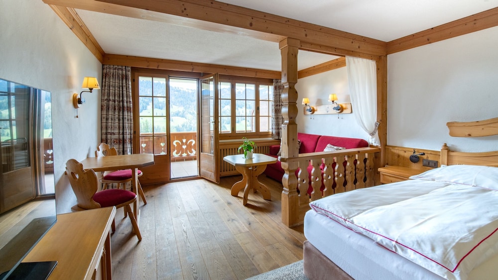 Deluxe double room with balcony and mountain view - Photo 1