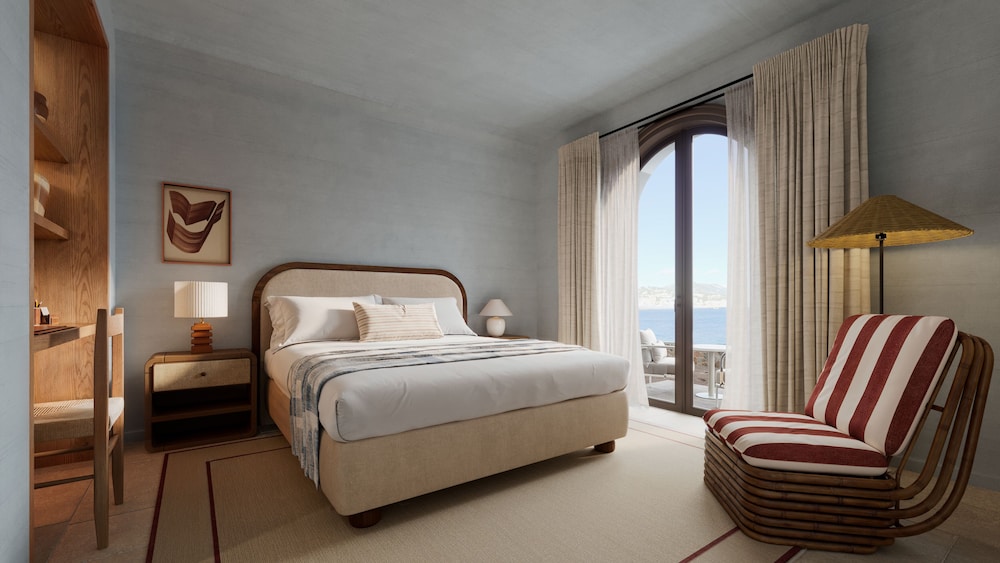 Cloister Junior Suite with garden
