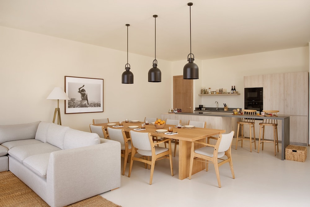 Three Bedroom Townhouse Three Bedroom Townhouse