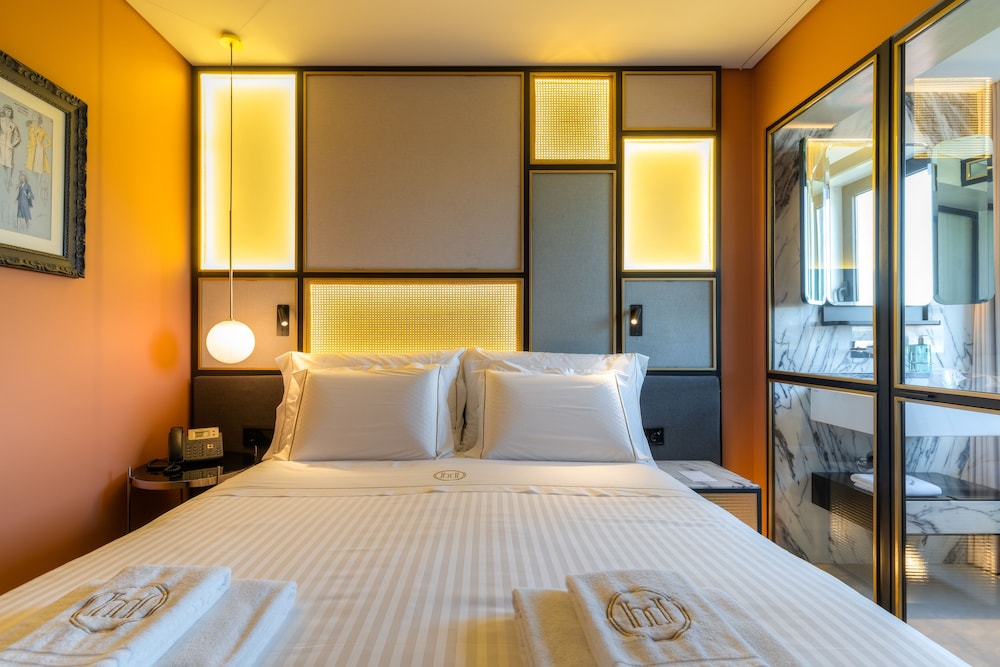 Superior Suite - Photo 1