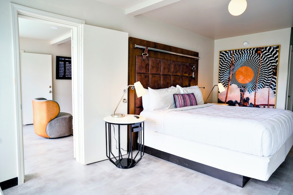 Suite, 1 King Bed, Non Smoking (Efficiency, Upgrade) - Photo 2