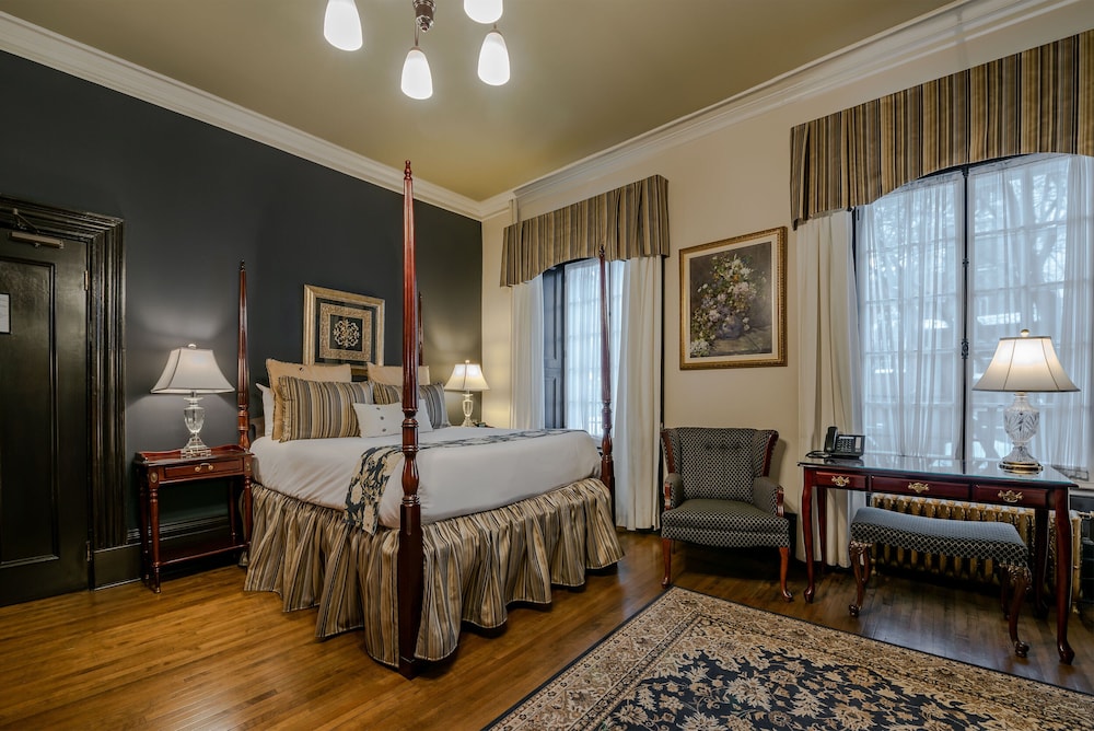 Prestige Clos St-Louis - 1st or 2nd floor, no elevator