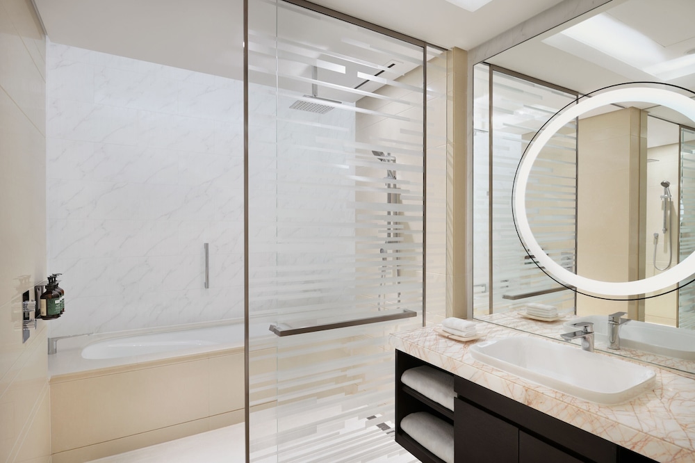 Junior Suite, 1 King Bed (High Floor)