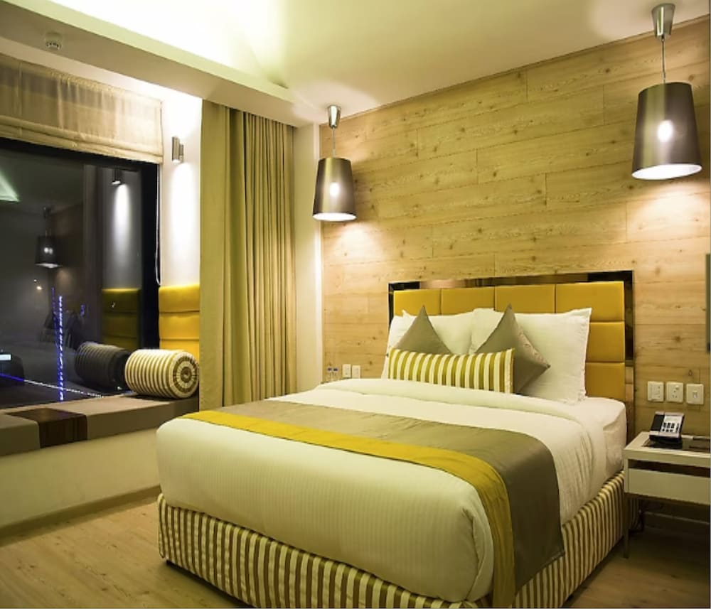Deluxe Double Room, 1 King Bed photo 3