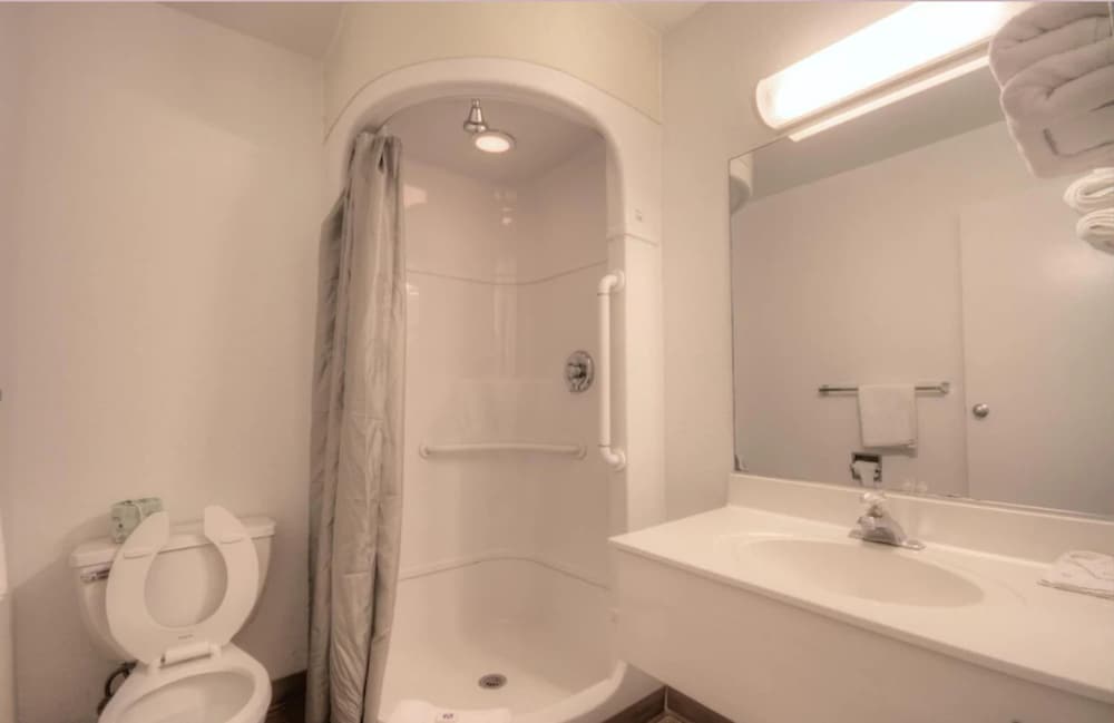 Standard Room, 2 Double Beds, Non Smoking - Photo 6
