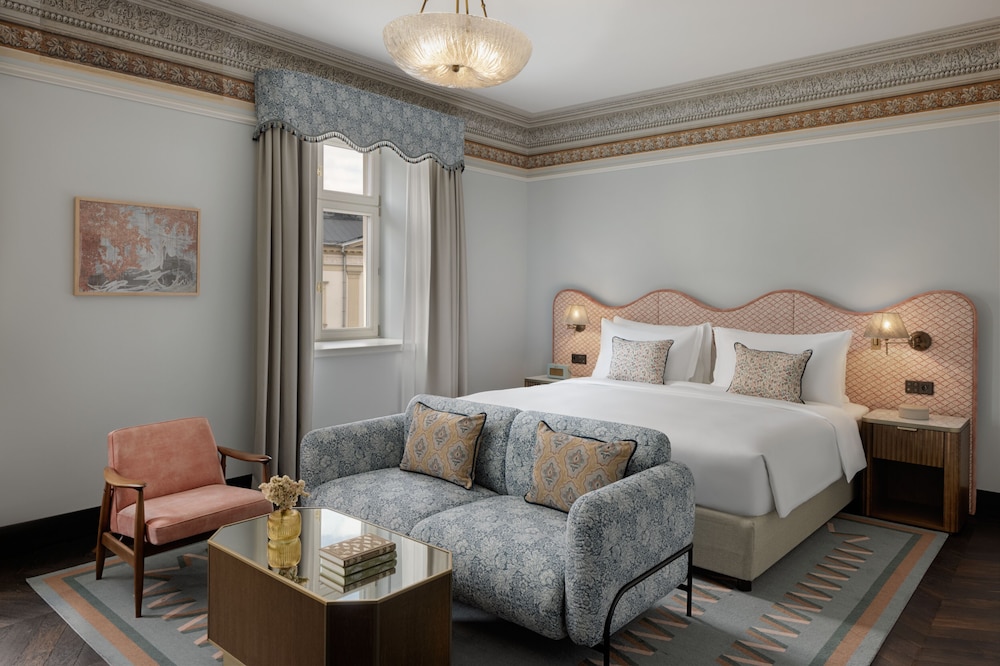 Heritage Junior Suite King - Photo 6