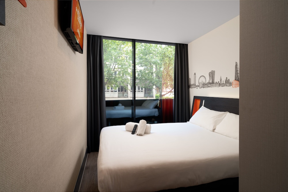 Double Room with Window - Photo 4
