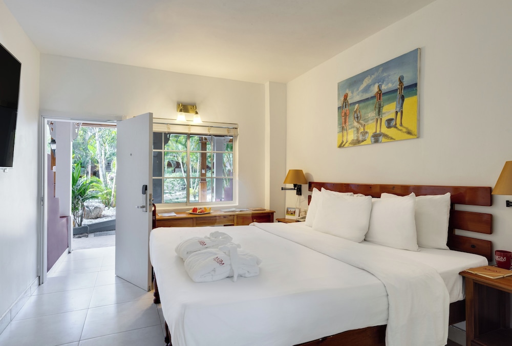 Standard Courtyard Room