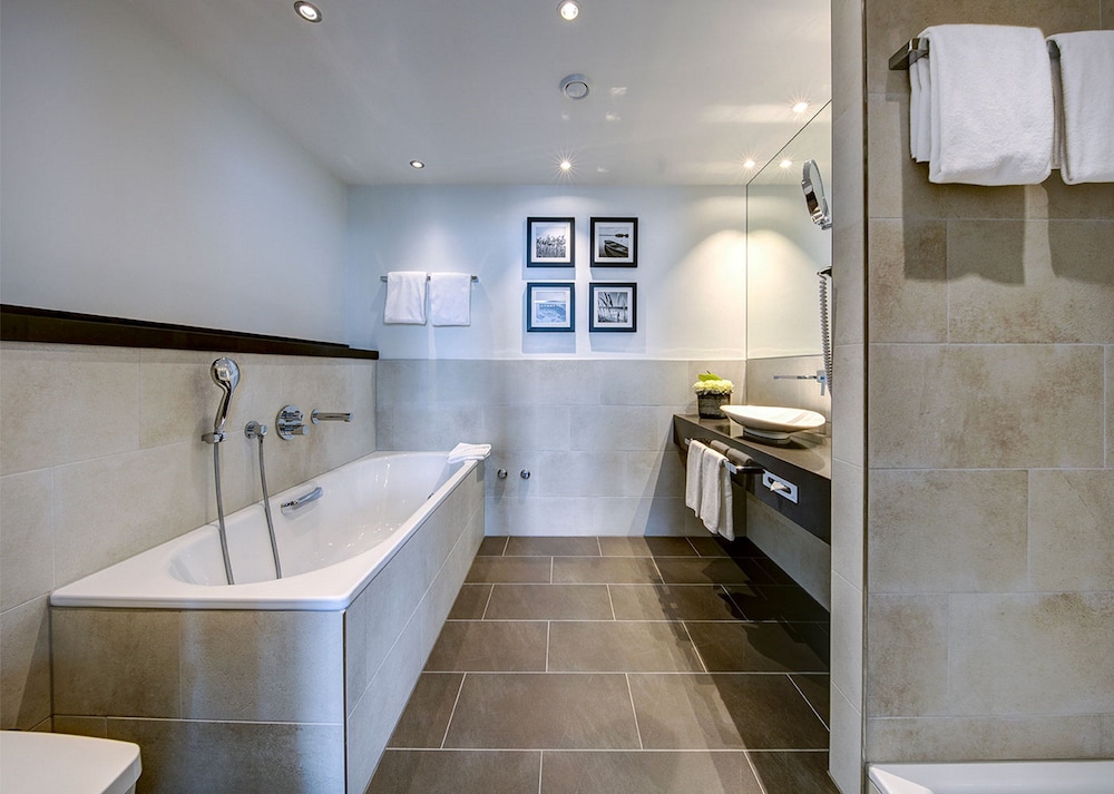 Superior Suite, City View - Photo 4