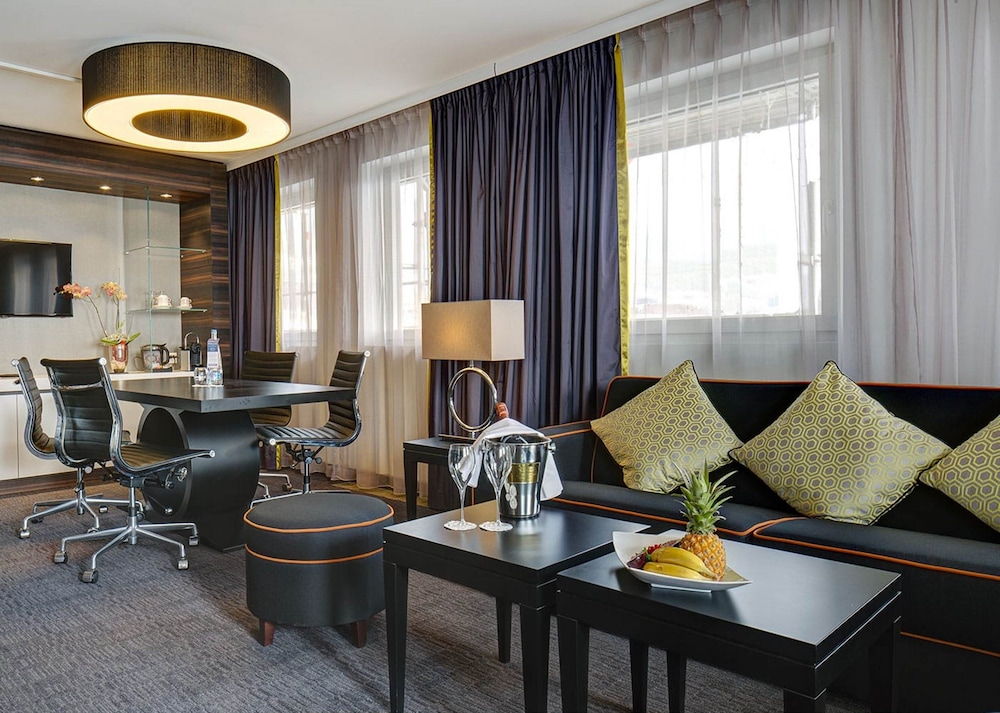 Superior Suite, City View - Photo 3