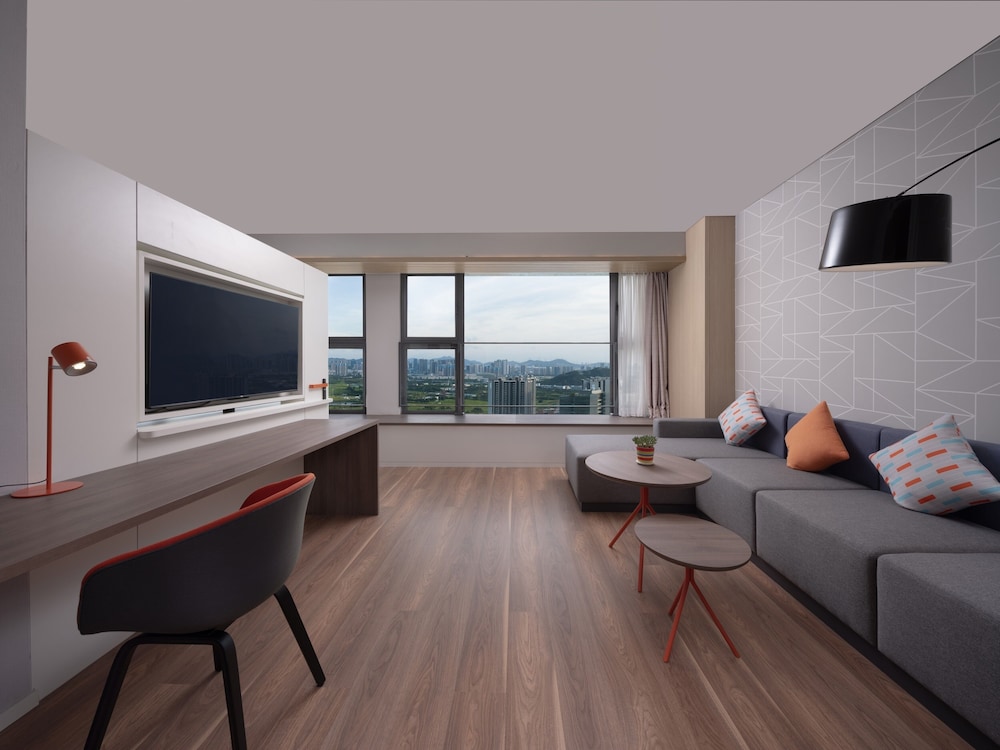 Room, 1 King Bed (Extra Floor Space)