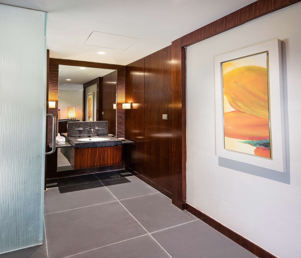 King Deluxe Scenic View Room - Photo 2