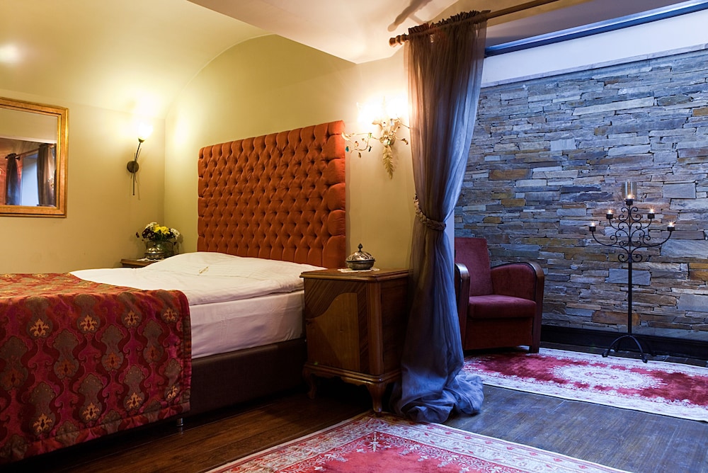 Traditional Suite