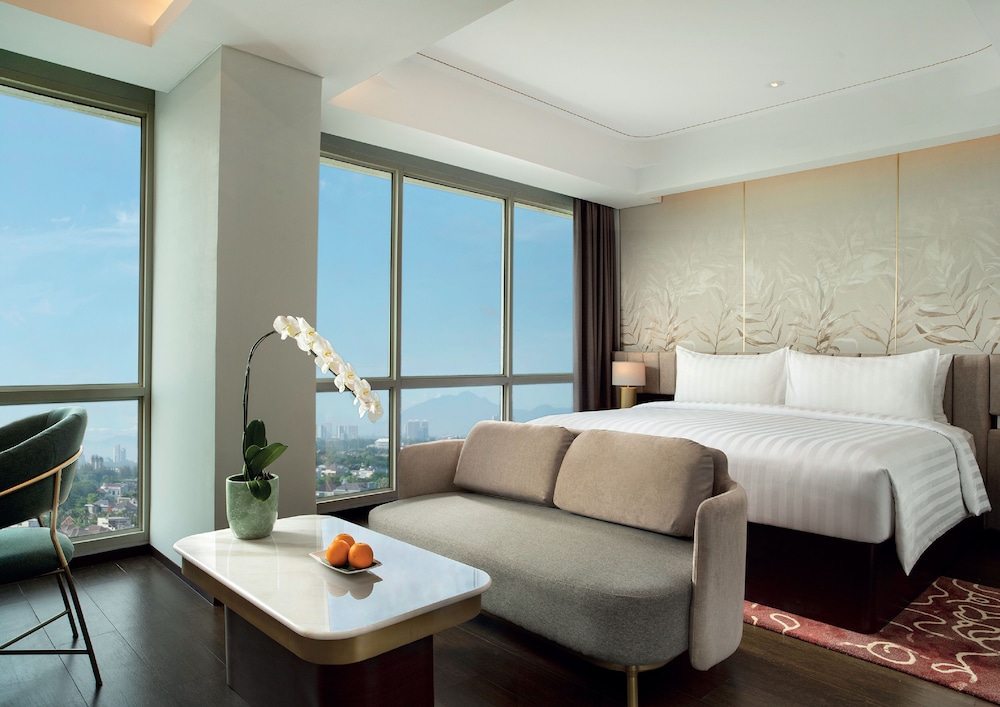 Premier Suite King - Photo 2