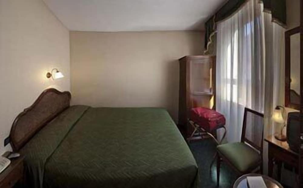 Single Room photo 2