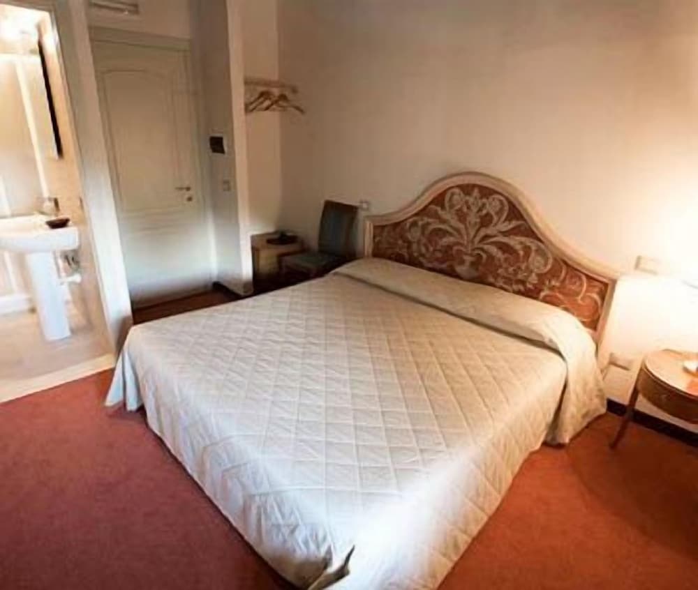 Standard Double Room - Photo 1