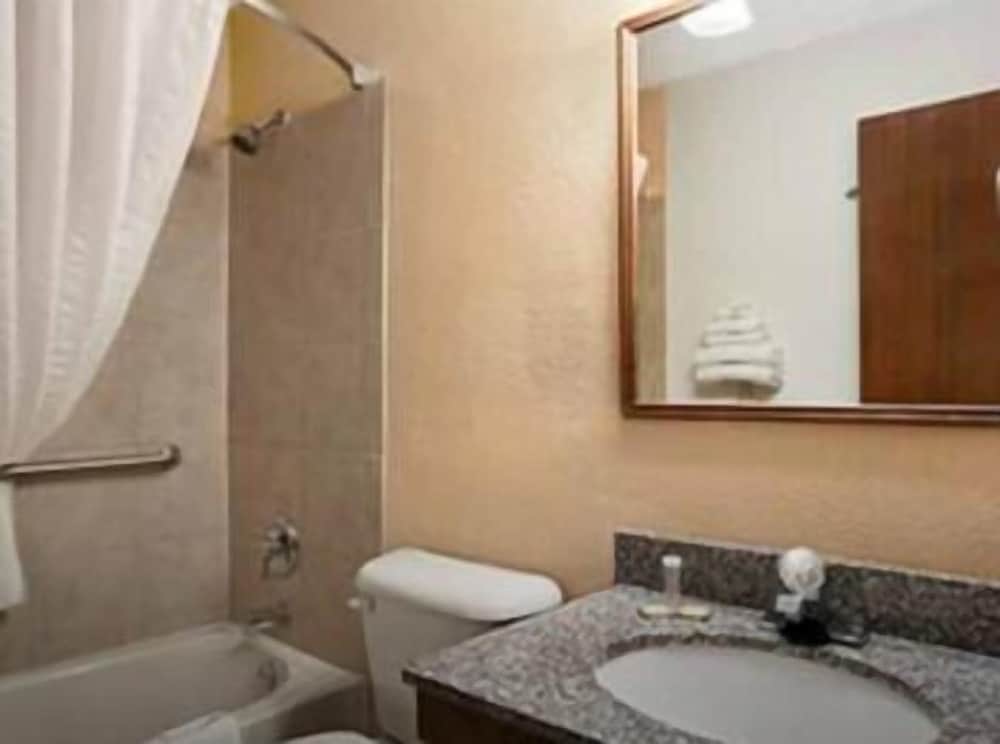 Room, 1 King Bed - Photo 2
