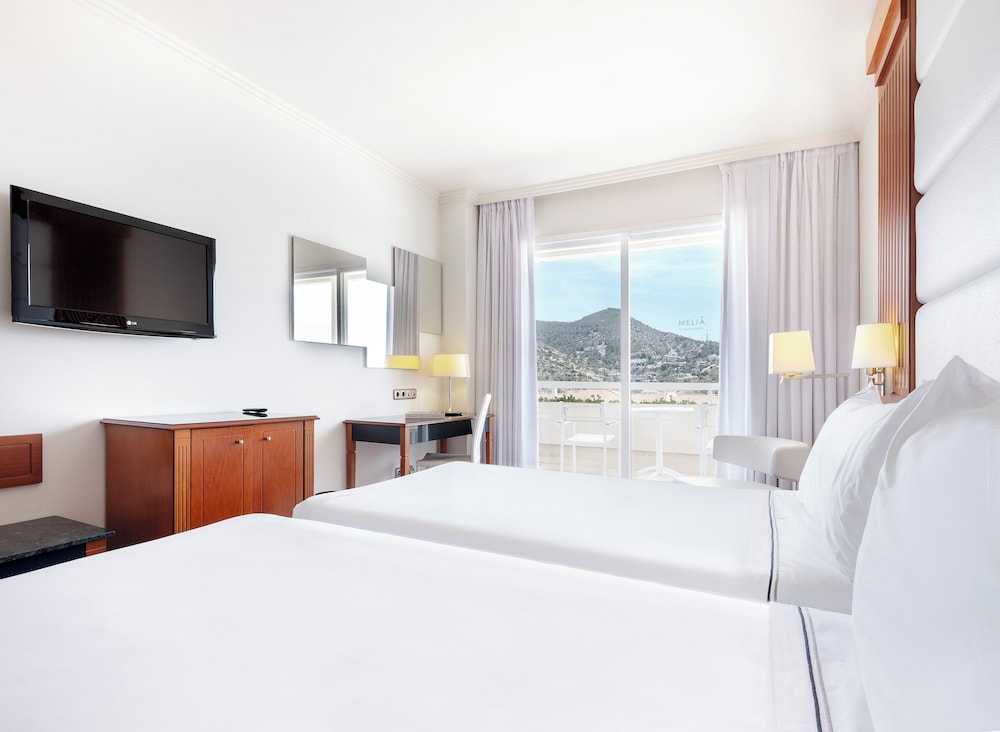Melia Room (2 Adults + 1 Child) - Photo 2