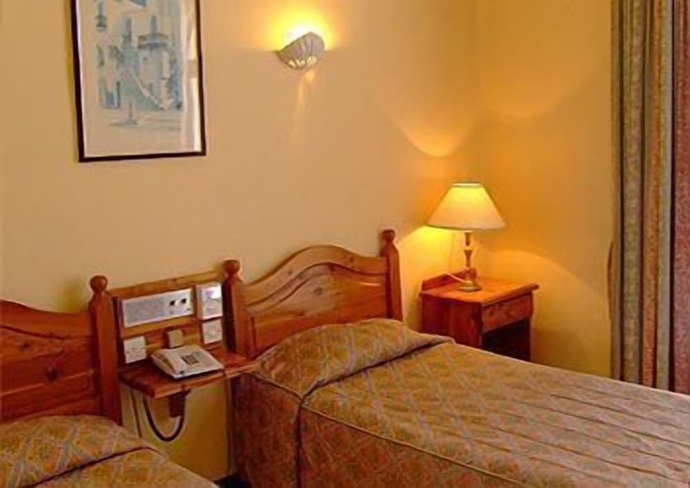 Standard Double or Twin Room - Photo 4