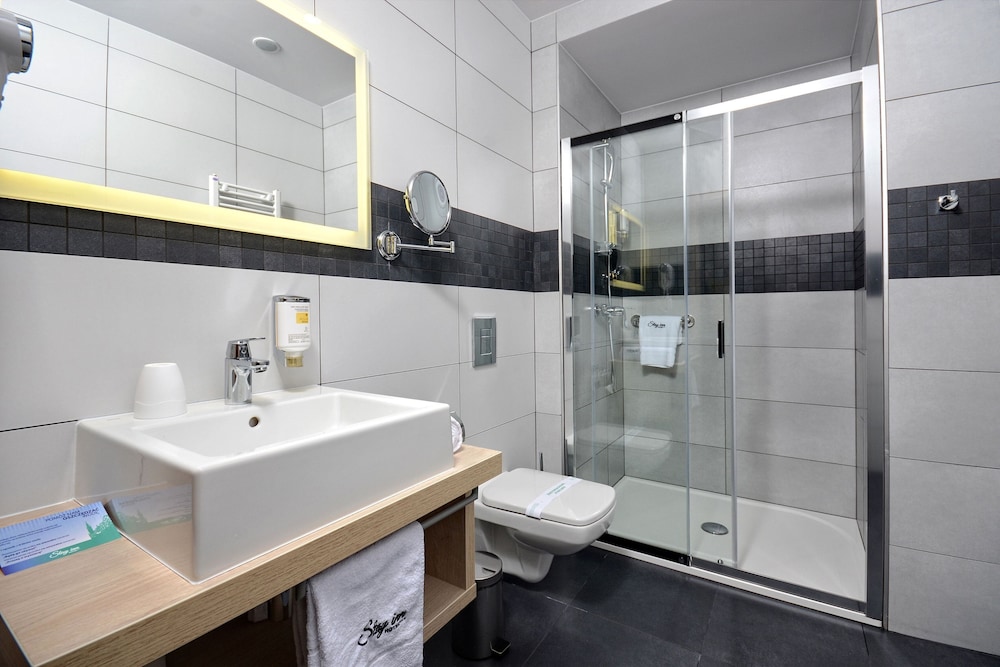 Deluxe Double Room, 1 Queen Bed photo 2