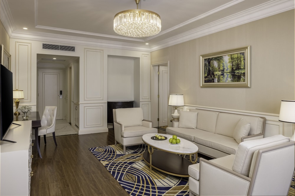 Suite - Photo 7