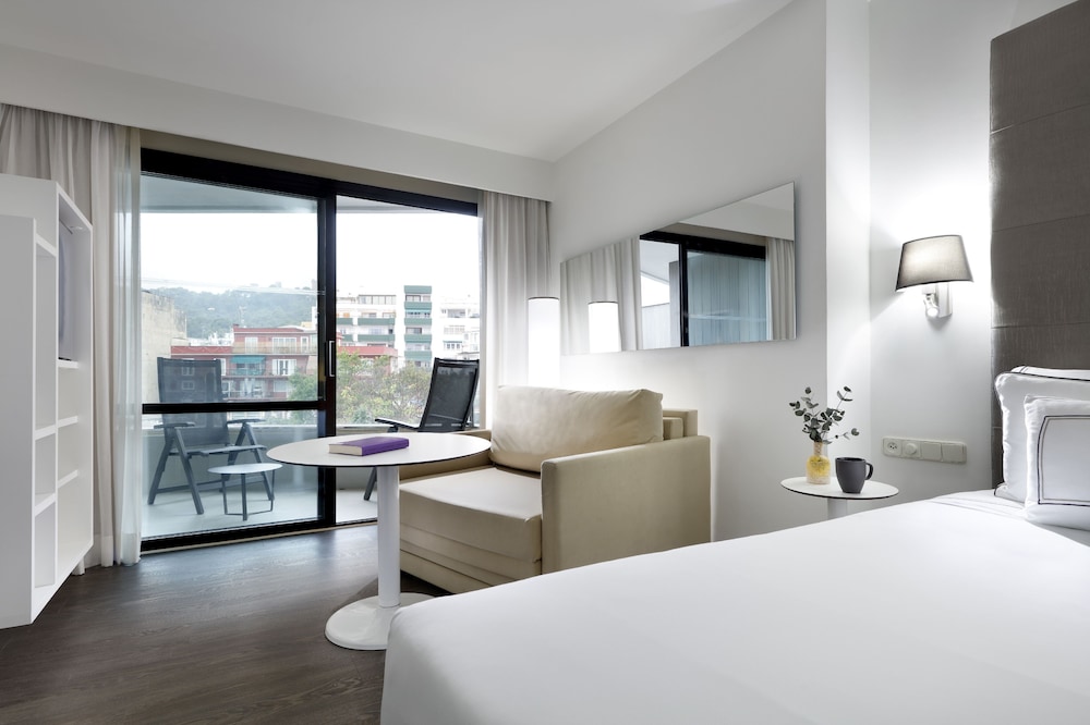 Melia Room, Double Room, City View thumbnail 6
