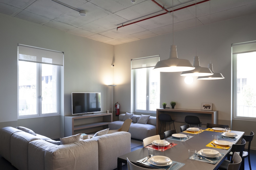 Twin Standard Room thumbnail 6