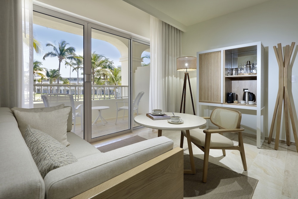 Junior Room, Garden View