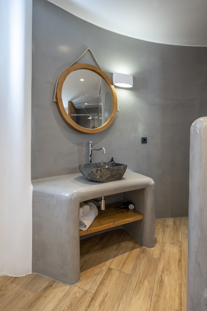 Honeymoon Windmill Suite with sharing pool - Photo 6