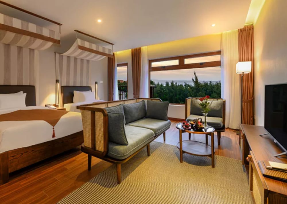 Premier King with Ocean View and Balcony
